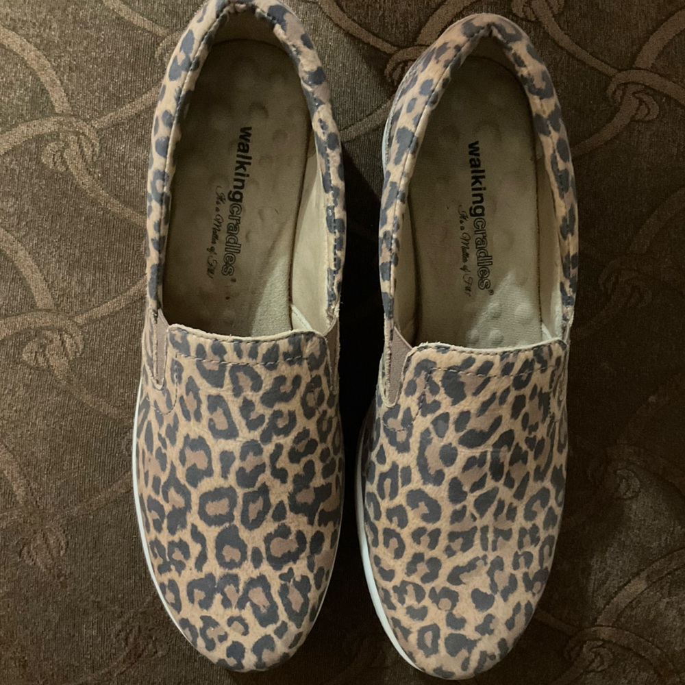 Women’s leopard print flats